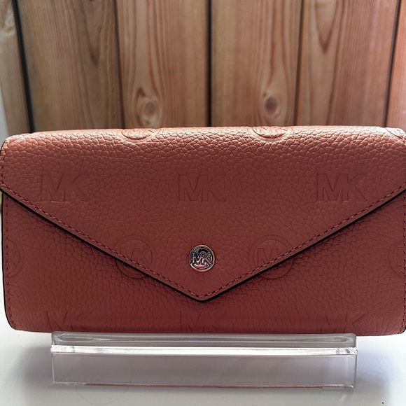 Michael Kors Handbags - Michael Kors Jet Set Debossed Envelope Wallet! NWOT!